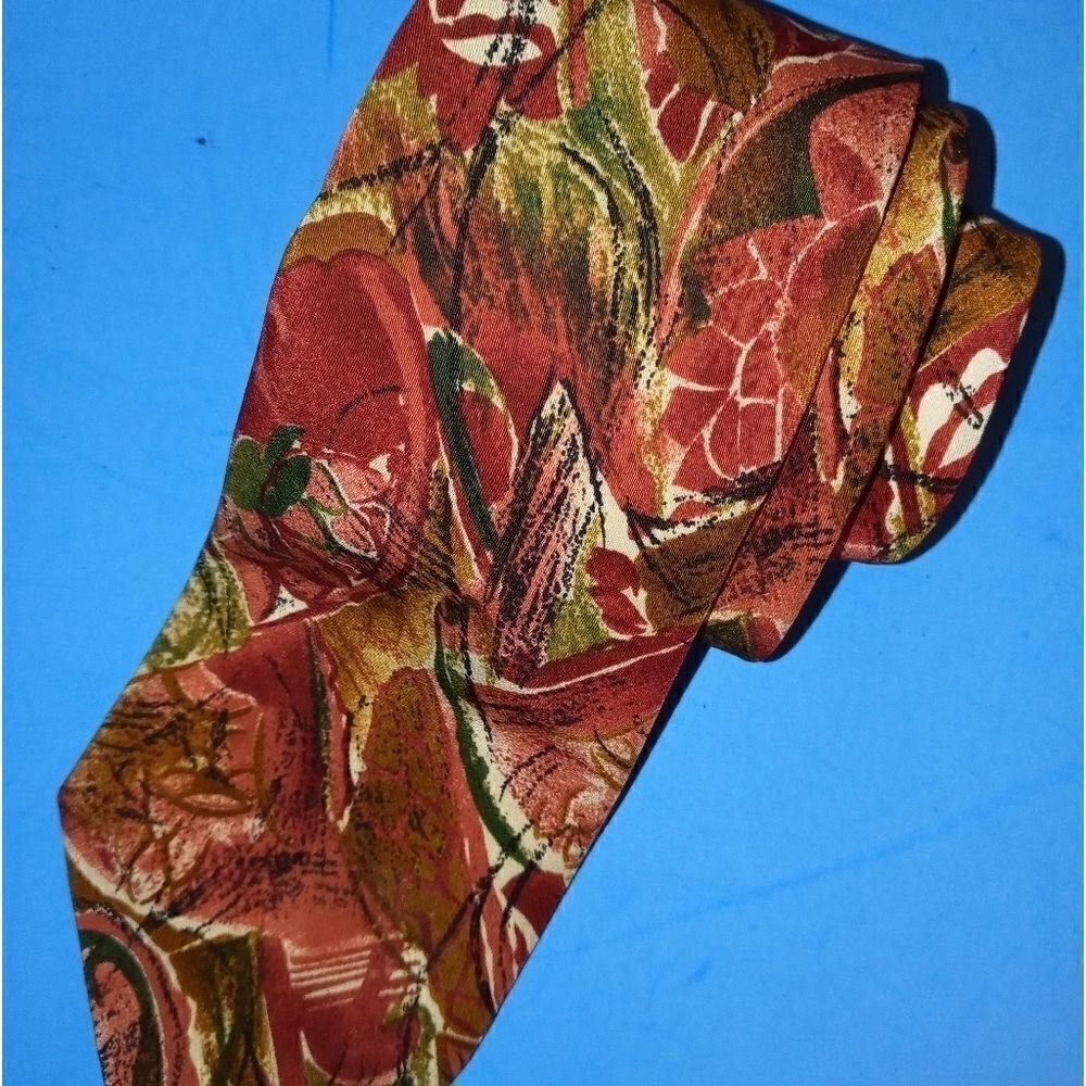 Saks Fifth Avenue exclusive Neck Tie 100% Silk